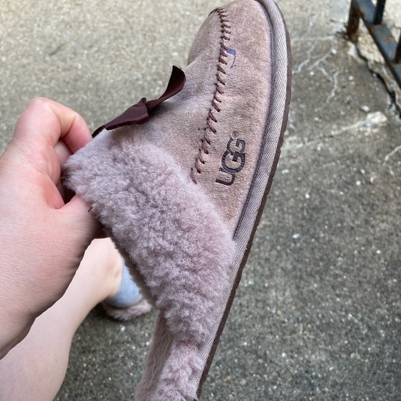 Ugg Australia Hafnir Shearling Trim Bow‎ Slipper 8-8.5 Plush Indoors and … - Picture 6 of 7